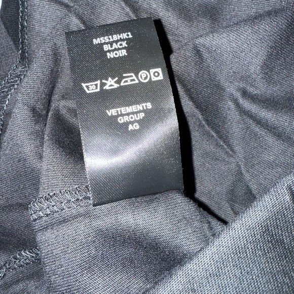 Vetements Tee - Picture 3 of 5